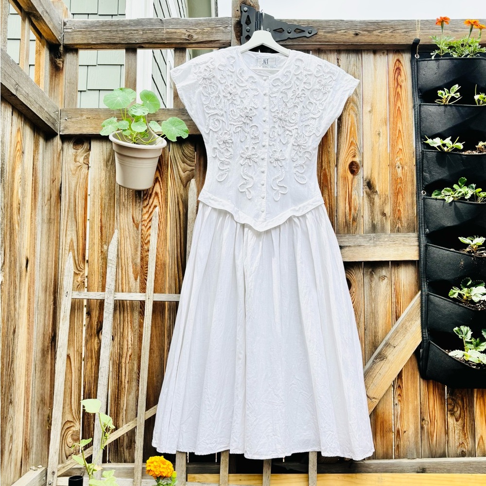 White embroidered 1980’s sun dress